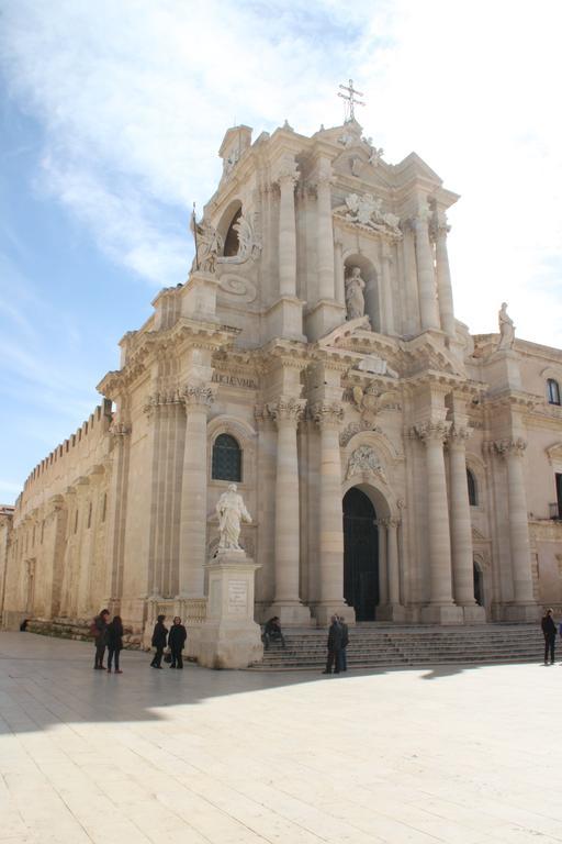 La Casa Di Ilde Al Duomo - Ortigia Holidays Сиракуза Екстериор снимка