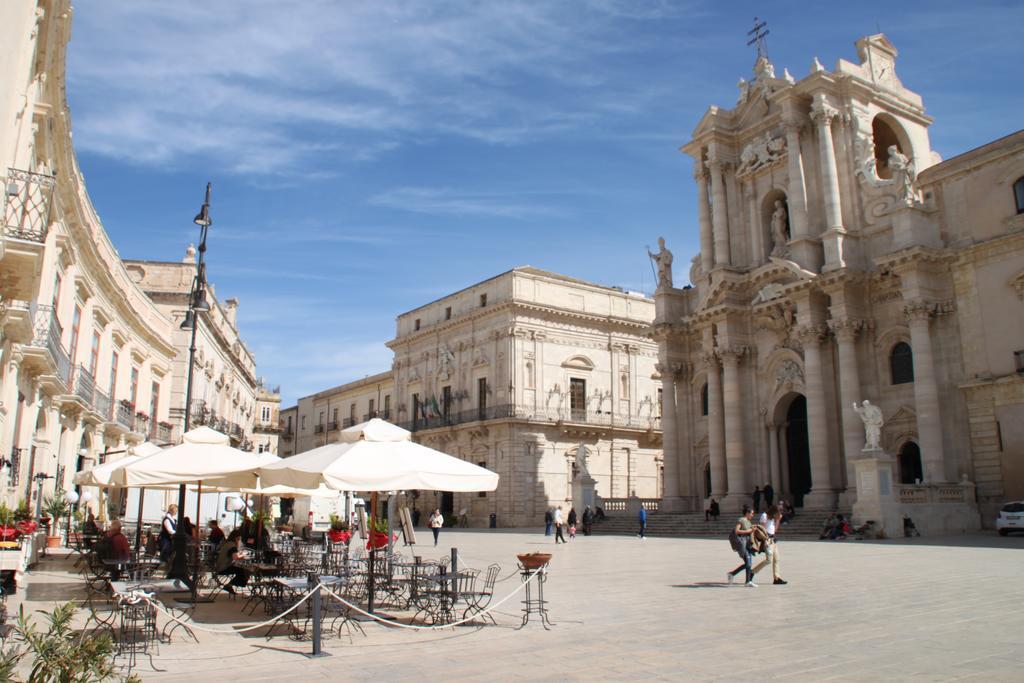 La Casa Di Ilde Al Duomo - Ortigia Holidays Сиракуза Екстериор снимка