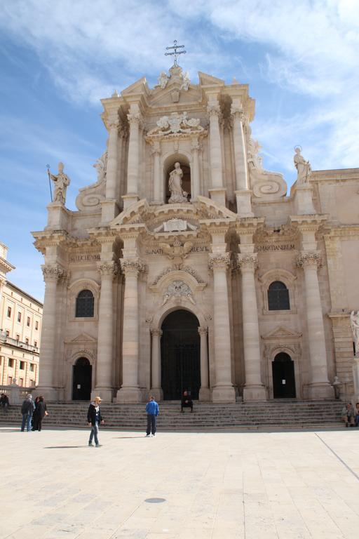La Casa Di Ilde Al Duomo - Ortigia Holidays Сиракуза Екстериор снимка