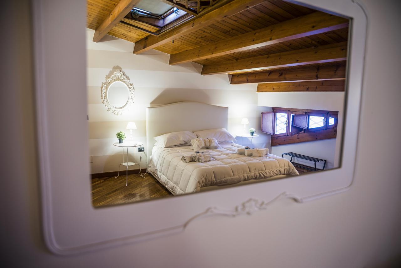La Casa Di Ilde Al Duomo - Ortigia Holidays Сиракуза Екстериор снимка